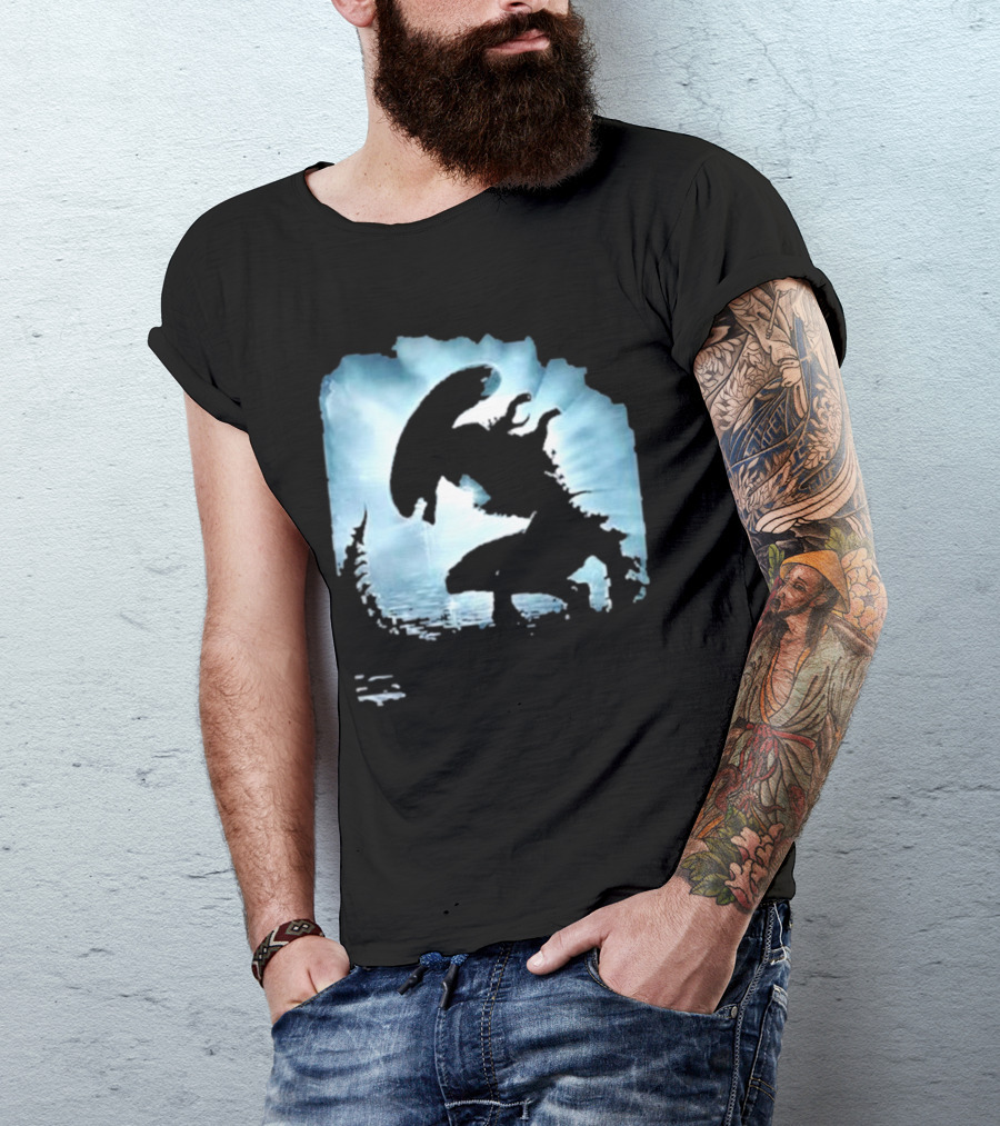 Alien Romulus Silhouette Against Oceanic Horizon 89 Rotten Tomatoes Debut T-Shirt