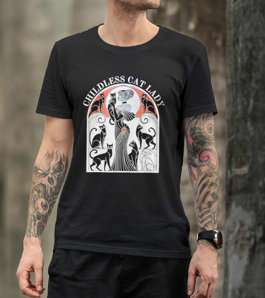 CHILDLESS CAT LADY Deco Style With Elegant Cats And Lady T-Shirt