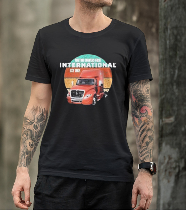 PUTTING DRIVERS FIRST INTERNATIONAL EST 1902 TRUCK DRIVER APPRECIATION T-Shirt