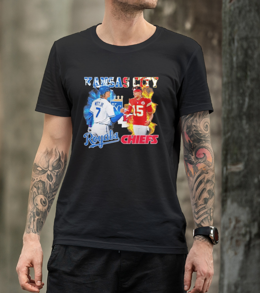 Kansas City Royals Bobby Witt Jr Shake Hands Chiefs Patrick Mahomes T-Shirt