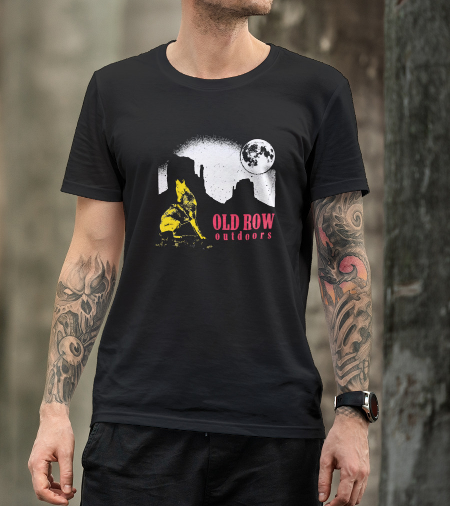 Old Row Outdoors Coyote Moon Silhouette Desert Scene T-Shirt