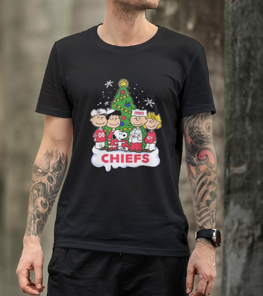 Kansas City Chiefs Snoopy Peanuts Christmas Tree Chiefs T-Shirt