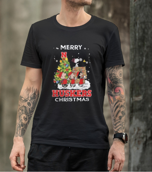 Merry Huskers Christmas Snoopy And Friends Nebraska Cornhuskers T-Shirt