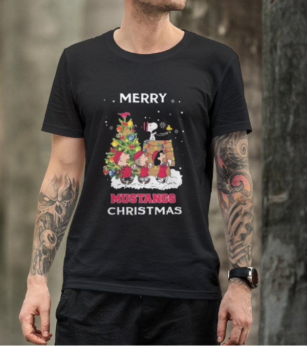 SMU Mustangs Snoopy Merry Christmas 2024 Charlie Brown Lucy Woodstock T-Shirt