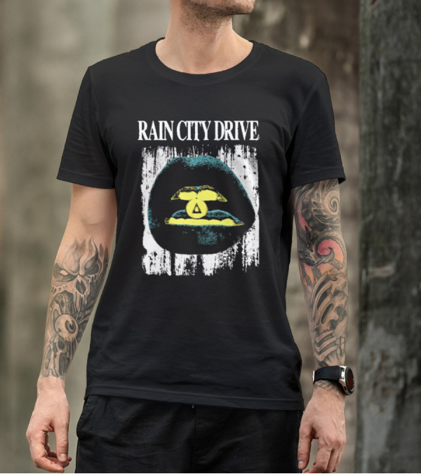 Rain City Drive Vintage Lips Grunge T-Shirt