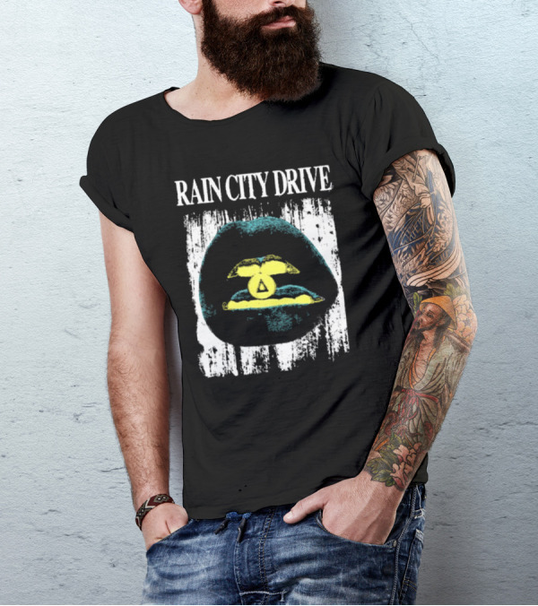 Rain City Drive Vintage Lips Grunge T-Shirt