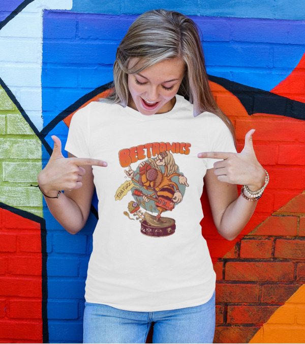 Beetronics Tuna Fuzz Rocking Bee On Amplifier T-Shirt