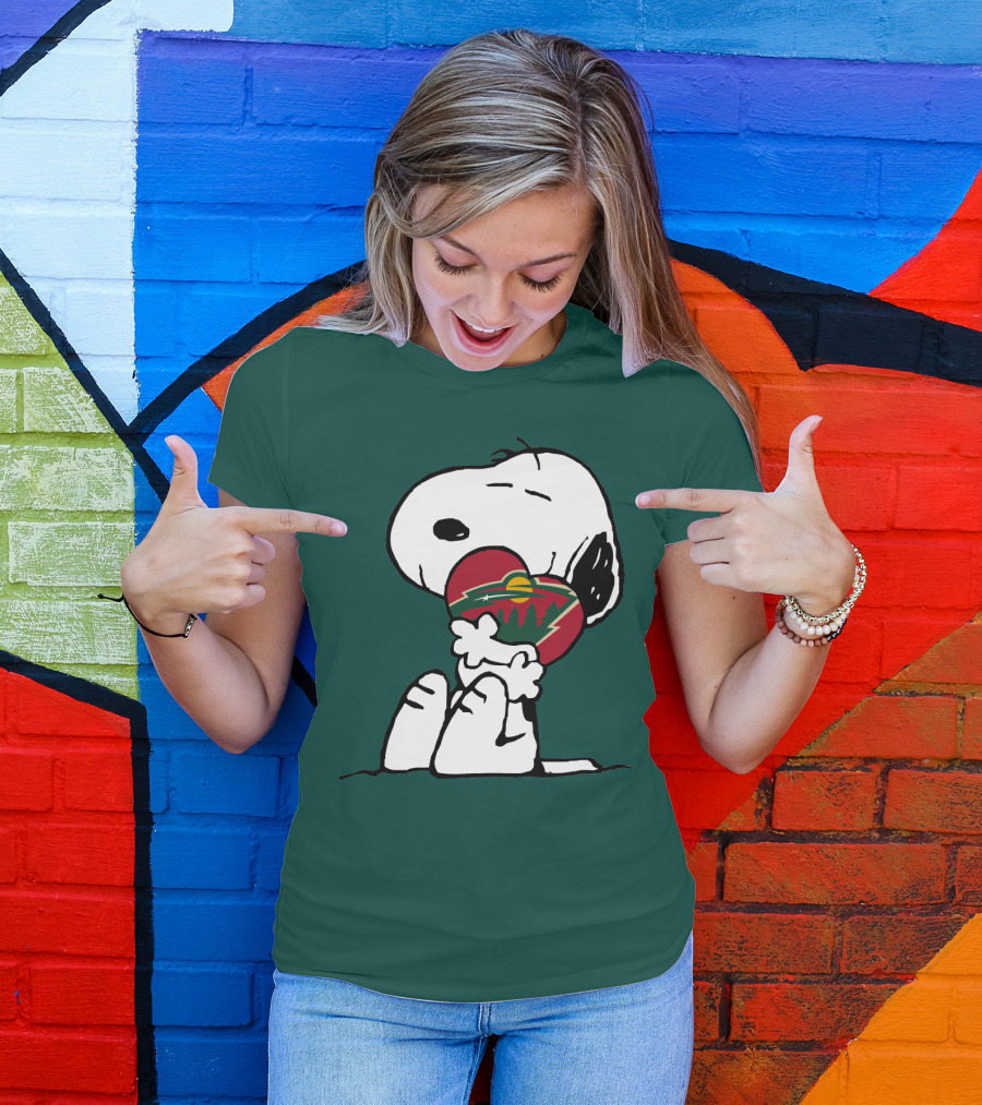 Minnesota Wild Snoopy Hugging Heart T-Shirt