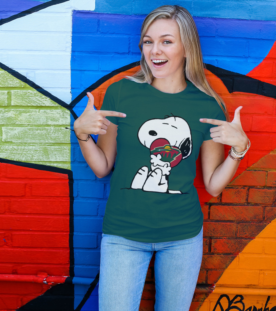 Minnesota Wild Snoopy Hugging Heart T-Shirt
