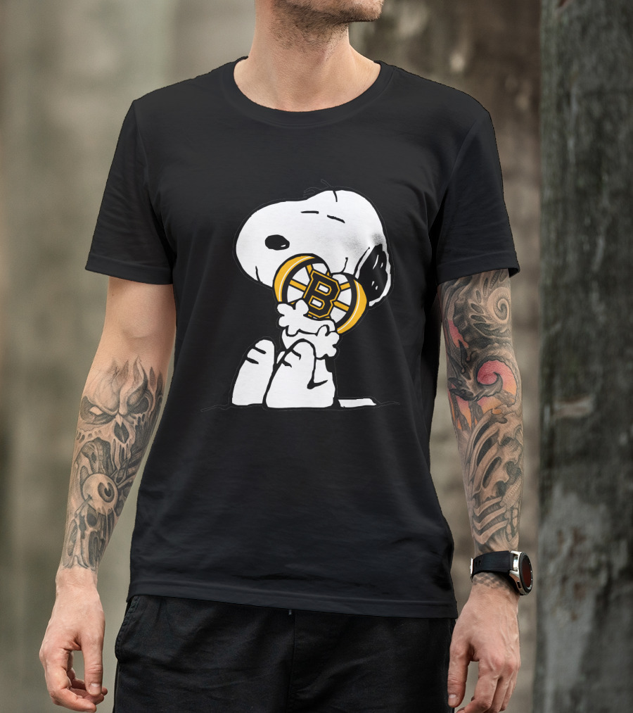 Snoopy Hugging Boston Bruins T-Shirt
