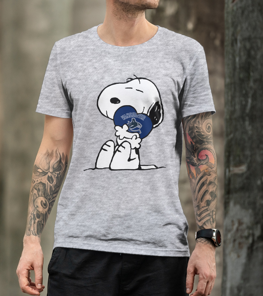 Vancouver Canucks Snoopy Hockey Puck T-Shirt
