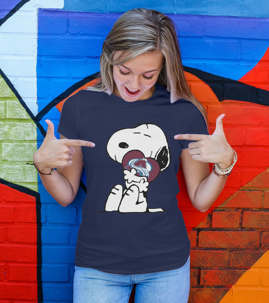 Snoopy Holding Colorado Avalanche Heart T-Shirt