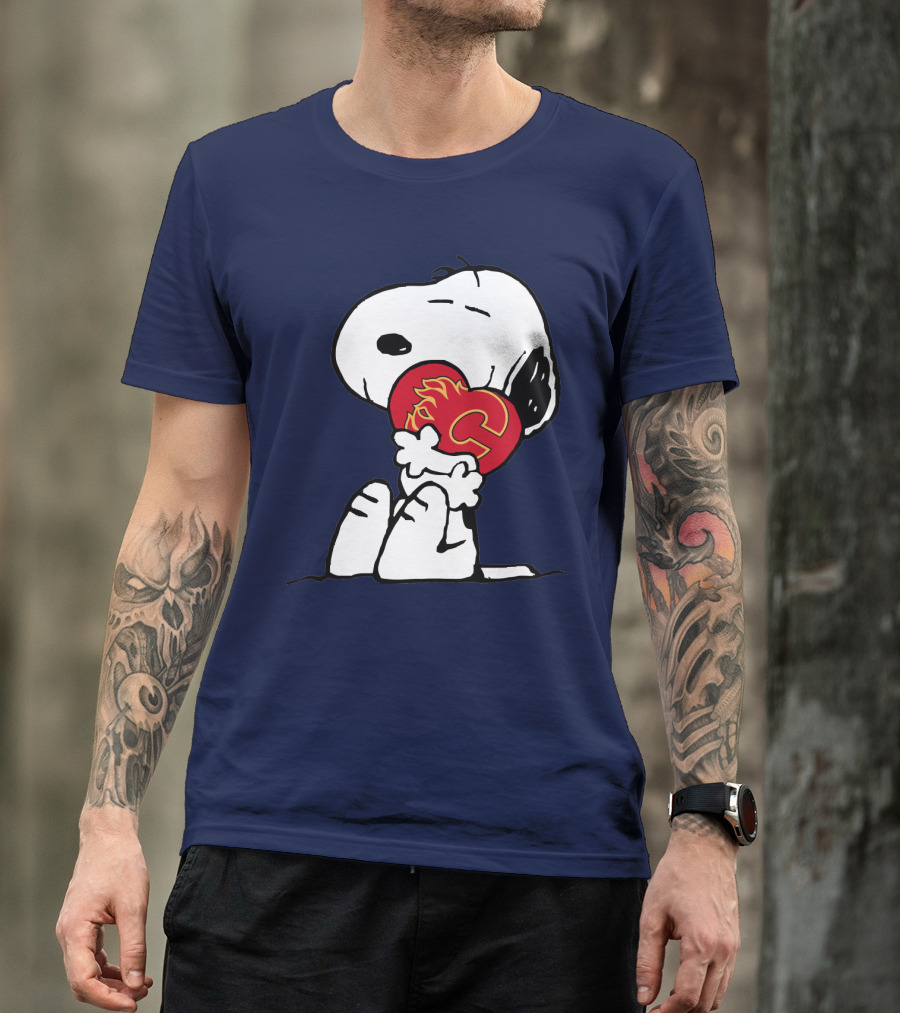 Snoopy Holding Calgary Flames T-Shirt