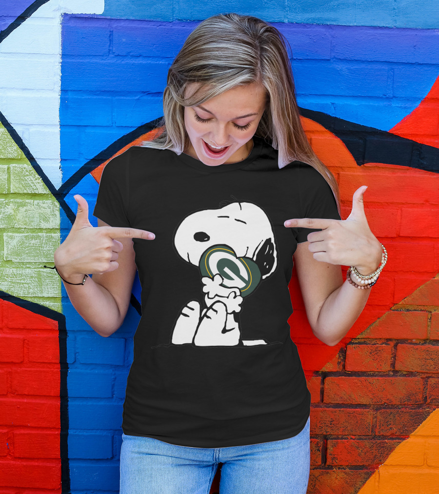Green Bay Packers Snoopy Hugging T-Shirt