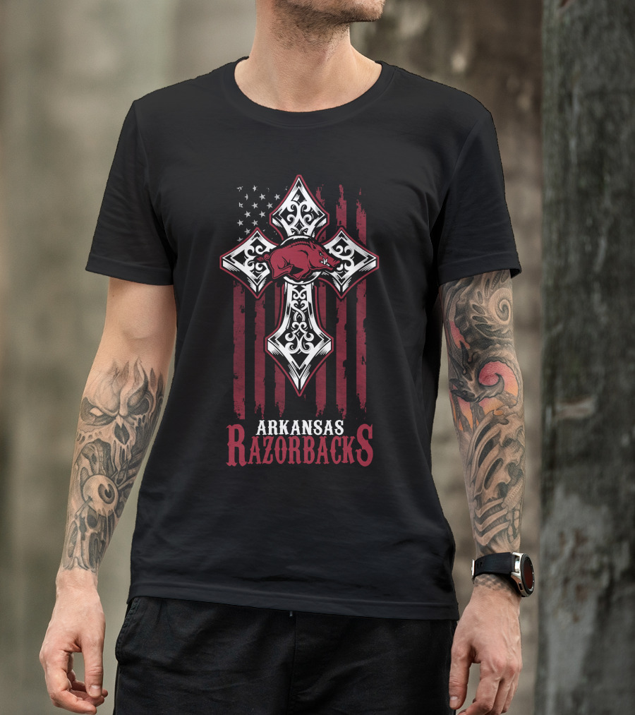 Arkansas Razorbacks Cross And American Flag Theme T-Shirt