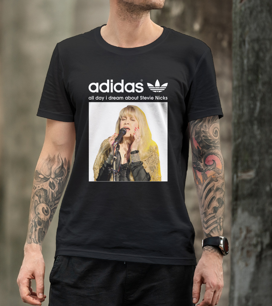 Style FM 26 Fleetwood Mac Vocalist Performance T-Shirt