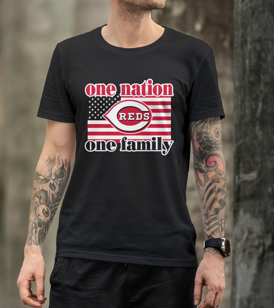 One Nation One Family Cincinnati Reds American Flag T-Shirt