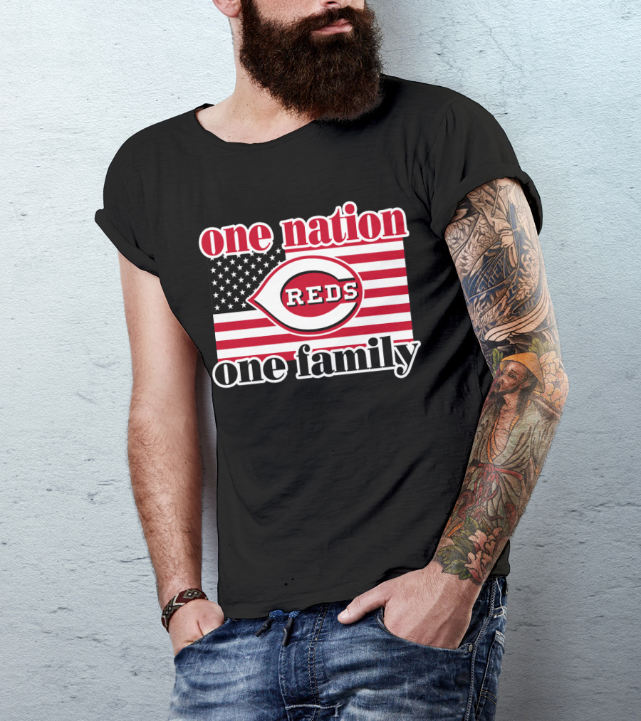 One Nation One Family Cincinnati Reds American Flag T-Shirt