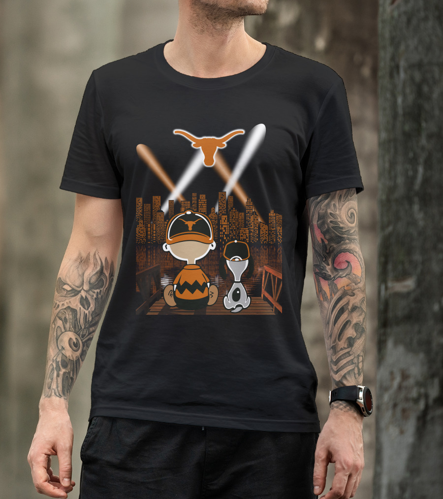 Texas Longhorns City Skyline Night Lights With Snoopy And Charlie Brown T-Shirt