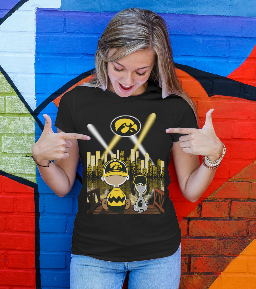 City By Night Iowa Hawkeyes 68 Fan And Dog On Dock Silhouette T-Shirt