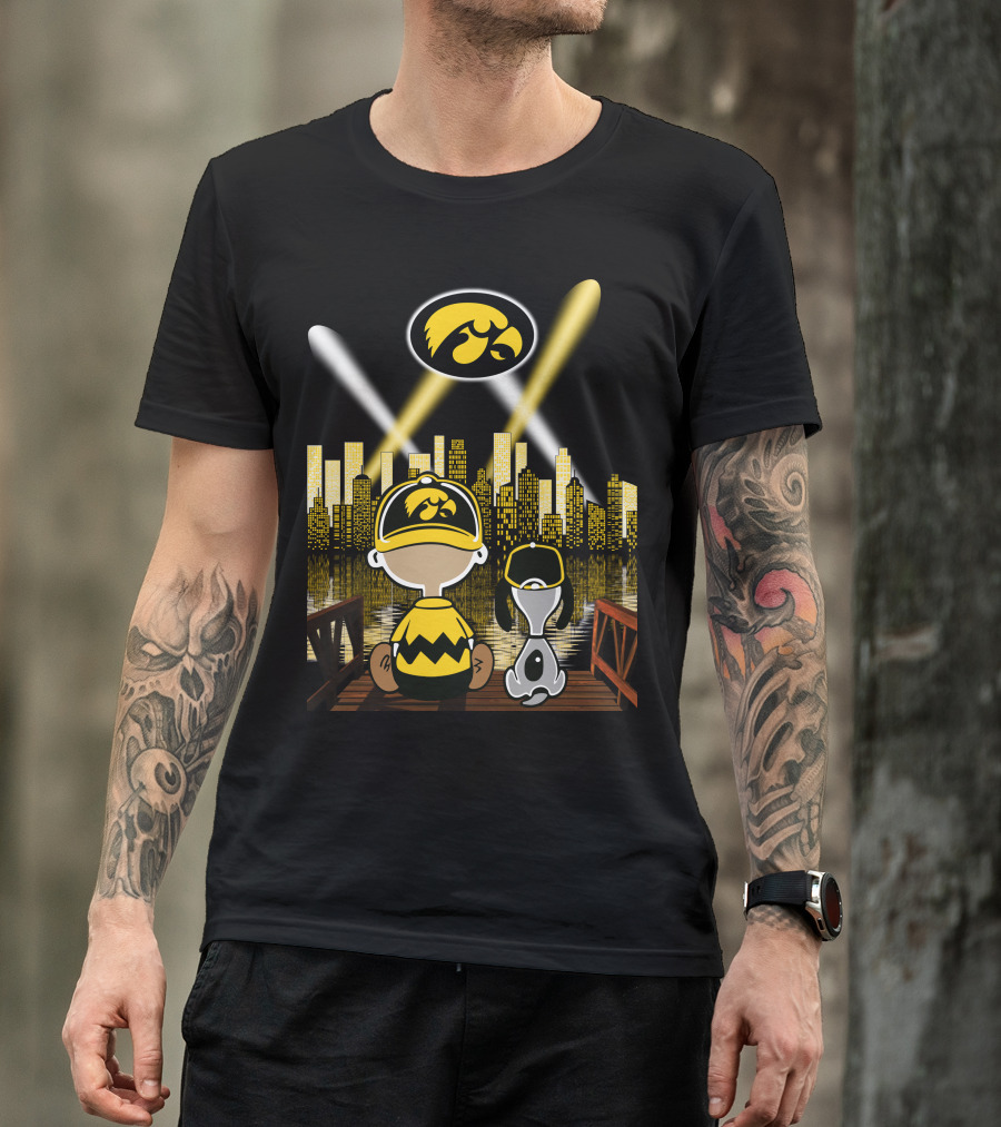 City By Night Iowa Hawkeyes 68 Fan And Dog On Dock Silhouette T-Shirt