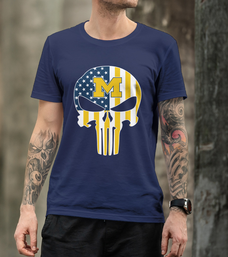 Michigan Wolverines Punisher Skull American Flag M T-Shirt