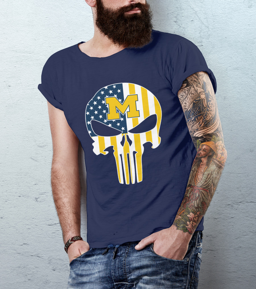 Michigan Wolverines Punisher Skull American Flag M T-Shirt