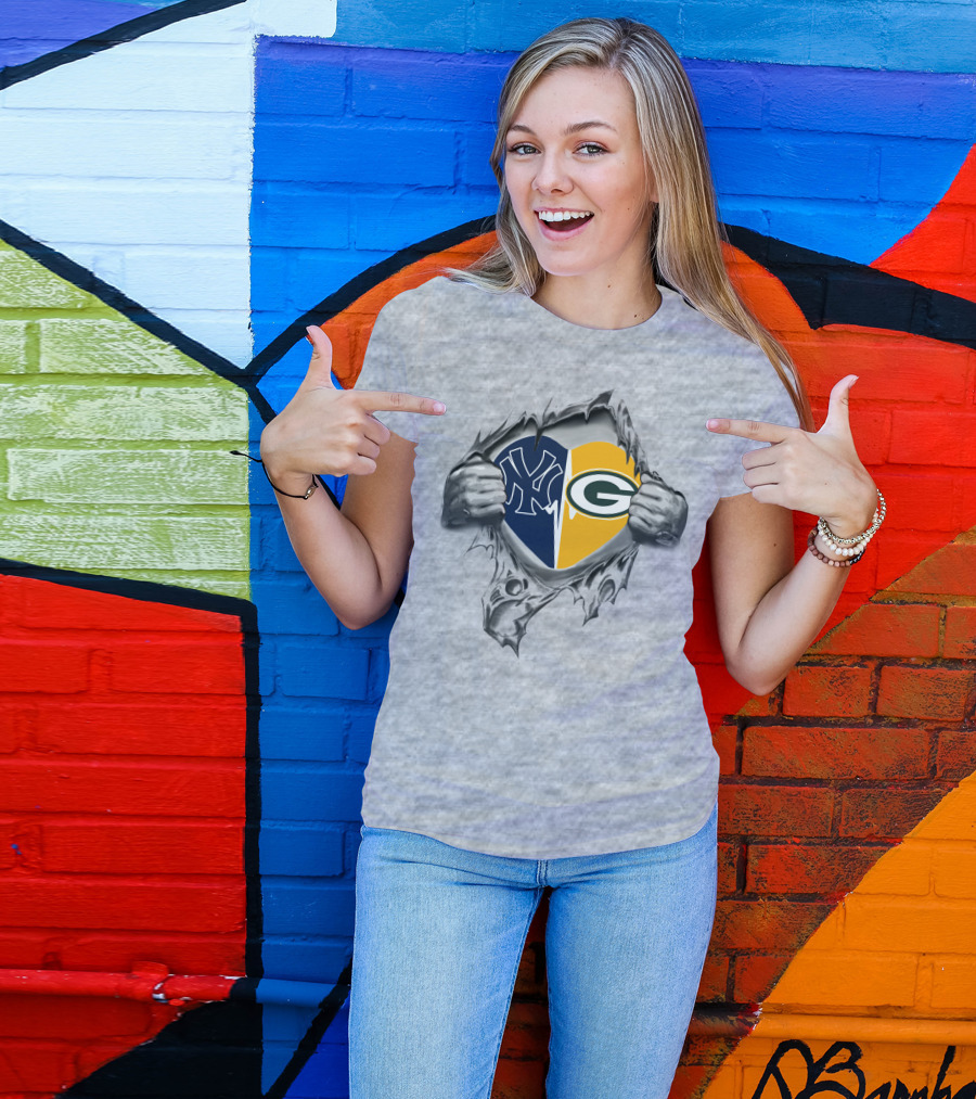 Yankees Green Bay Packers Heart Logo Tear Revealed T-Shirt
