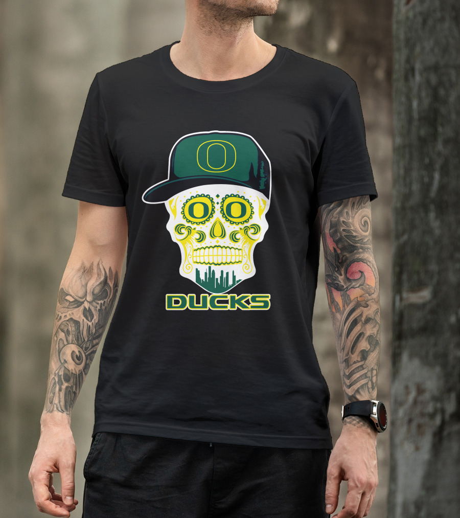 Oregon Ducks Skull With Hat And Cityscape T-Shirt
