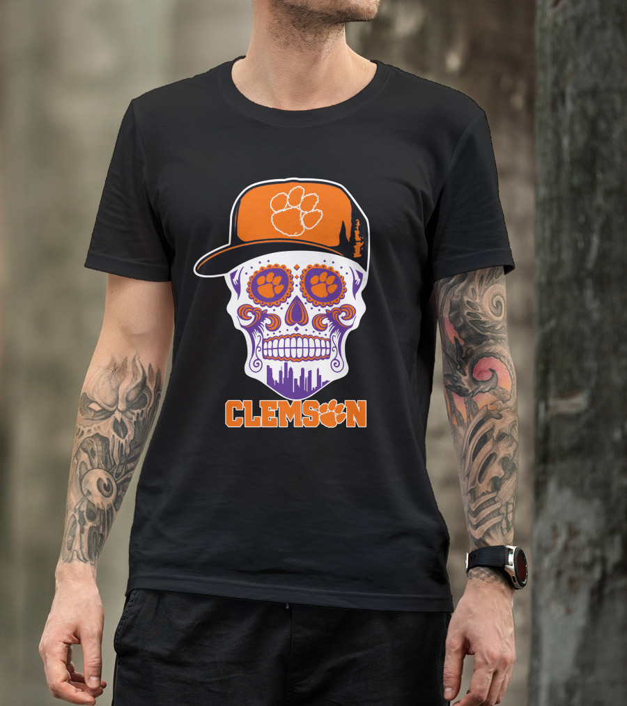 Clemson Tigers Skull With Orange Paw Hat And Cityscape Details T-Shirt