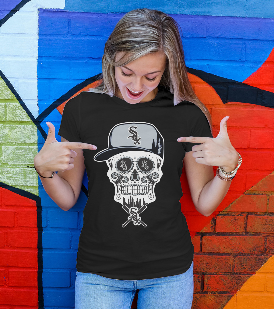 Chicago White Sox Skull With Cap And Crossed Bats T-Shirt