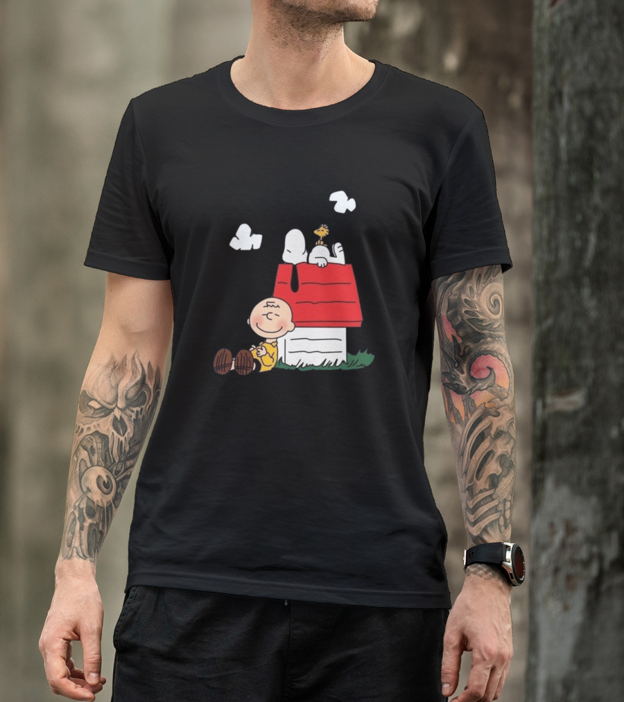 Peanuts Gang Charlie Brown Snoopy Woodstock Doghouse Sitting T-Shirt