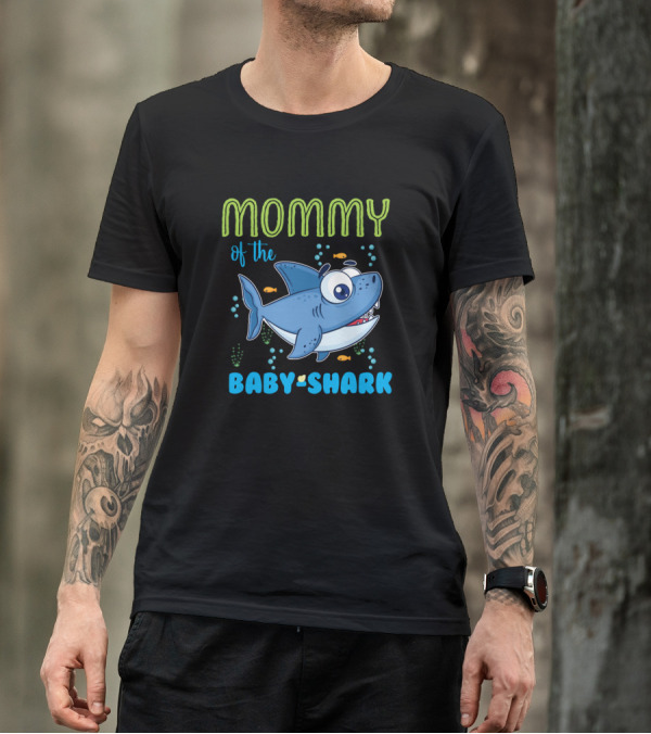 Mommy Of The Baby Shark Blue Cartoon With Bubbles And Fish T-Shirt
