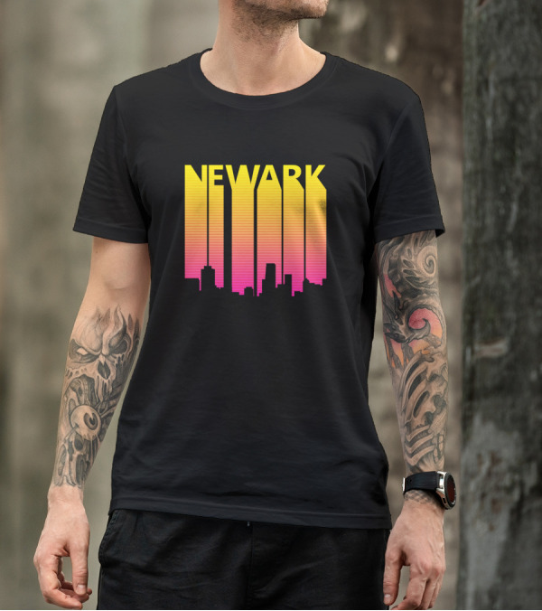 Newark Skyline Retro 1980s Style Vintage Gradient T-Shirt