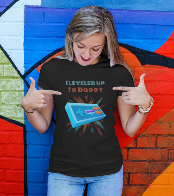 I Leveled Up To Daddy Retro Game Controller T-Shirt