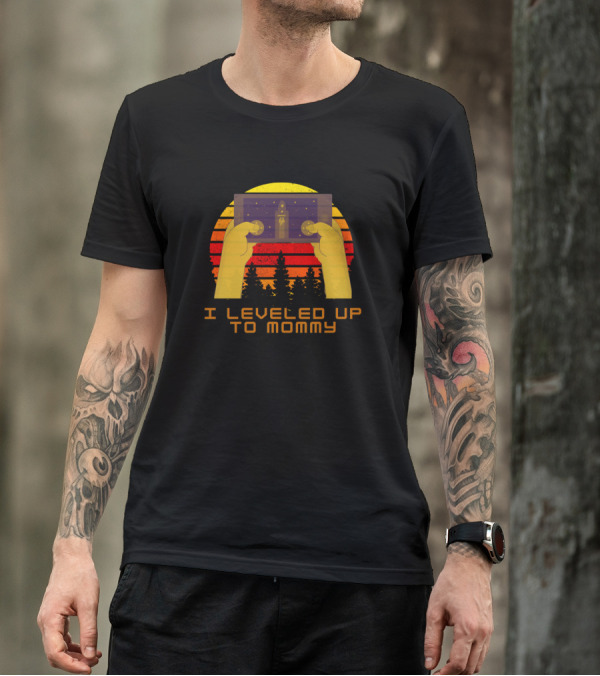 I Leveled Up To Mommy Vintage Video Game Controller Forest Retro Sunset T-Shirt