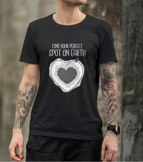 FIND YOUR PERFECT SPOT ON EARTH Travel Addict T-Shirt