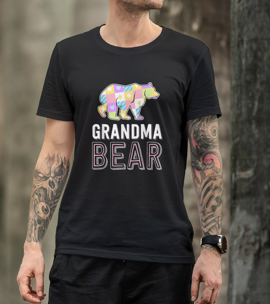 Grandma Bear Quilting Women Craft Quilt Sewing Patchwork Colors T-Shirt