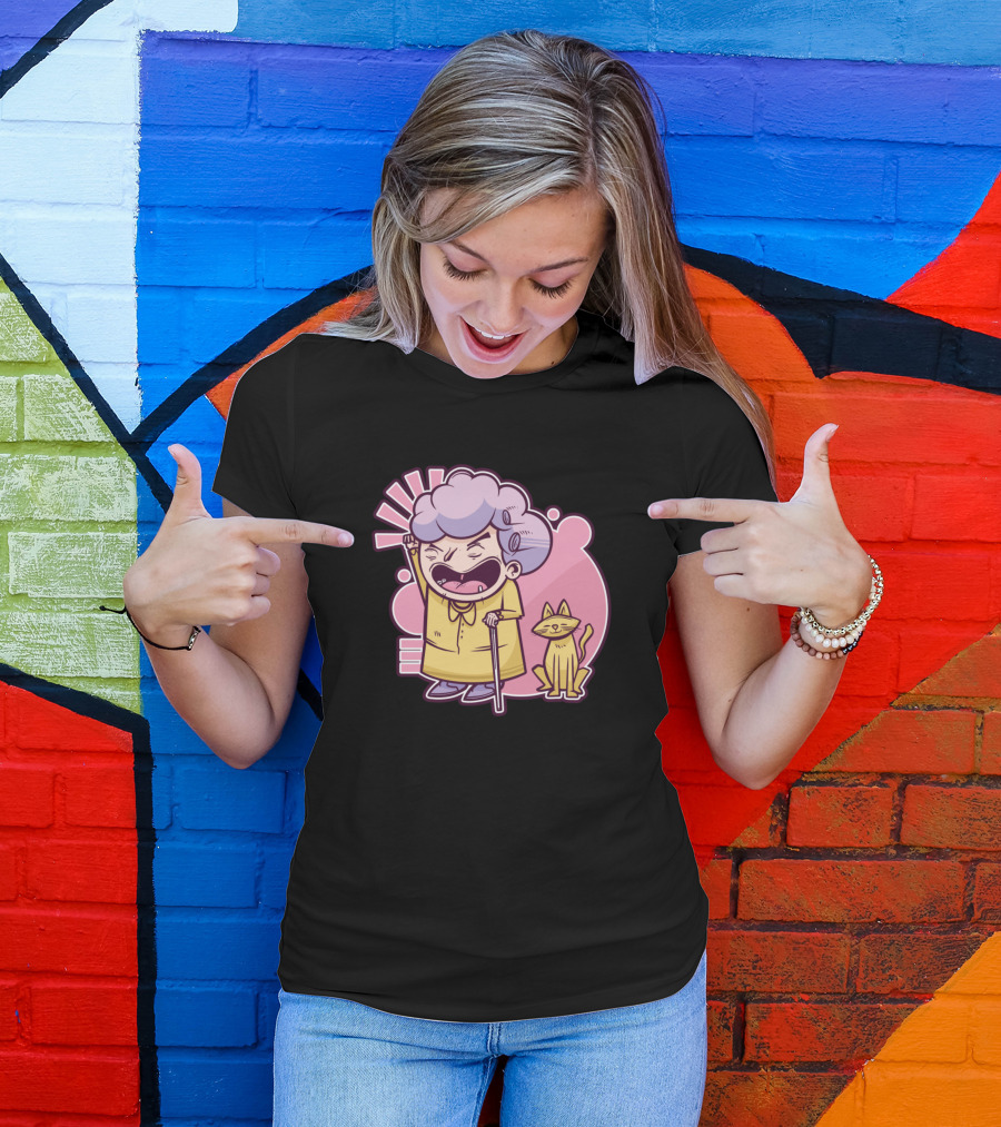 Grumpy Grandma Yelling With Cat T-Shirt
