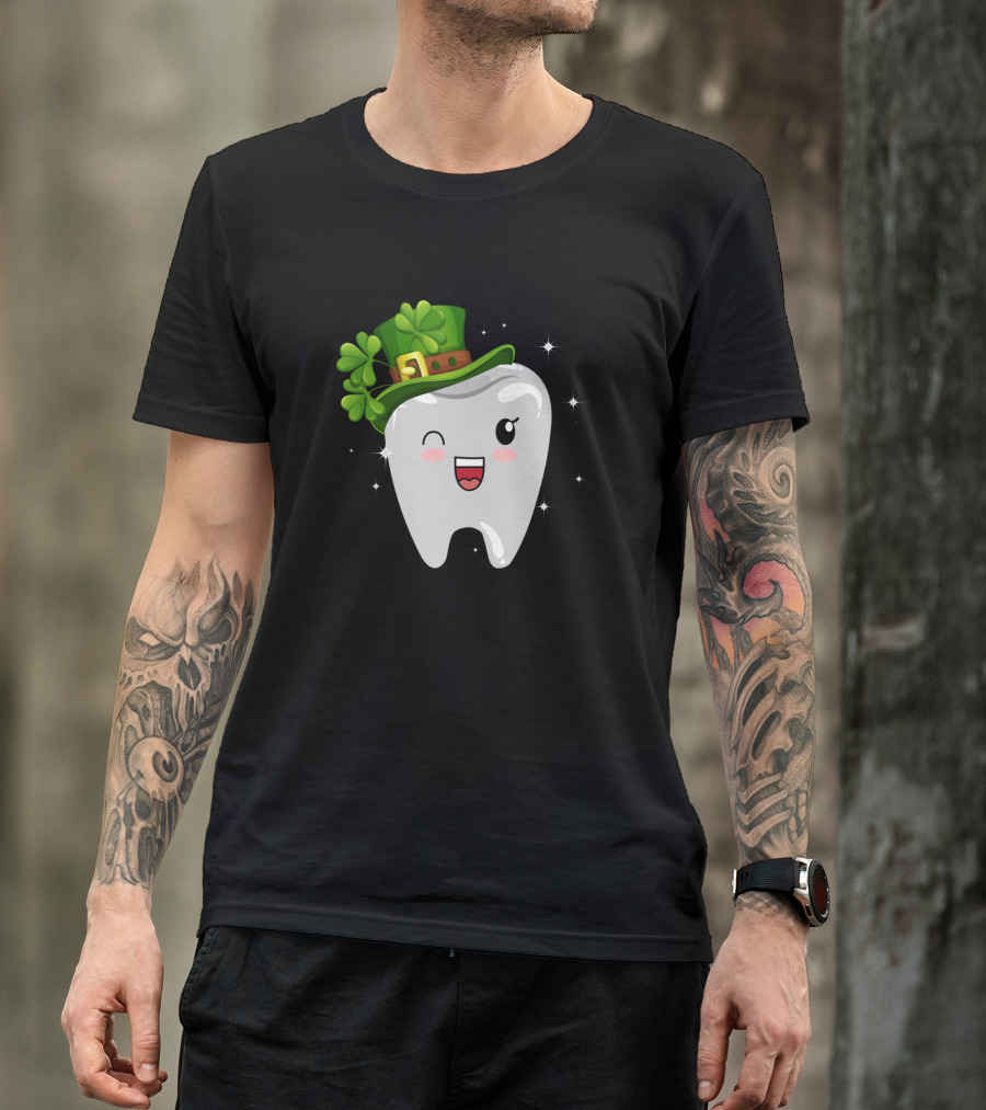 Cute Tooth Wearing Leprechaun Hat Dental Assistant St Patricks Day T-Shirt