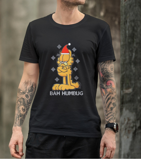 Garfield Bah Humbug Christmas Santa Hat Crossed Arms T-Shirt