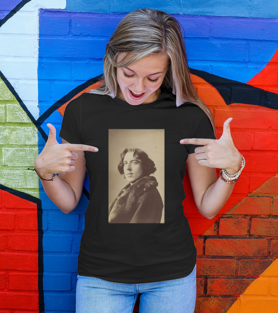 Oscar Wilde Vintage Portrait Fur Coat T-Shirt