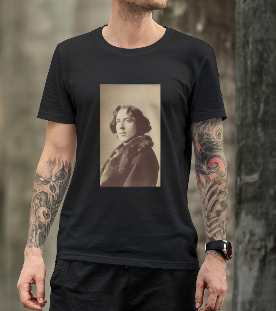 Oscar Wilde Vintage Portrait Fur Coat T-Shirt