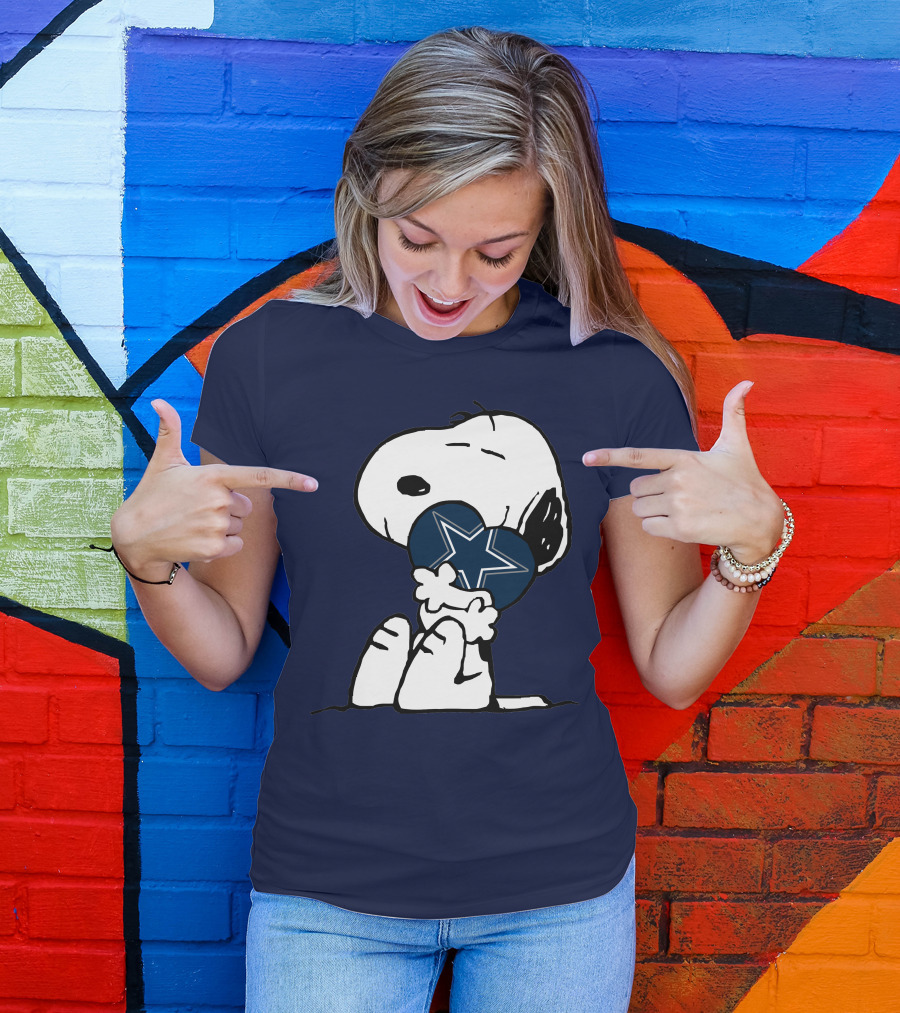 Snoopy Holding Dallas Cowboys Star T-Shirt