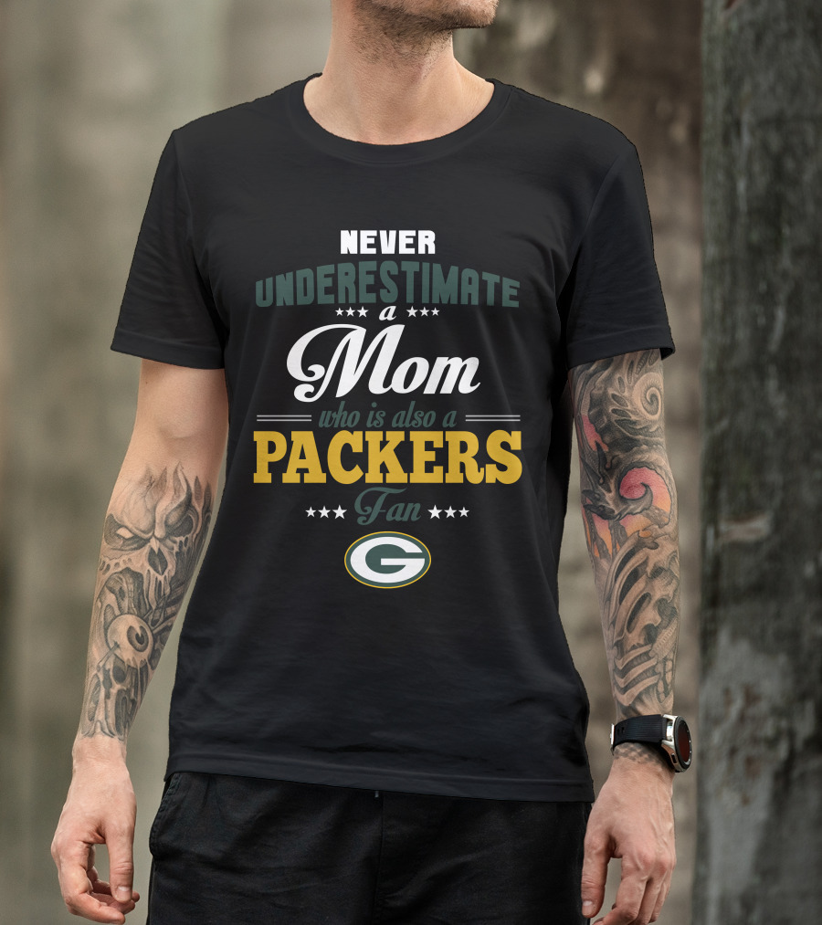 Never Underestimate A Mom Who Is Also A Packers Fan T-Shirt
