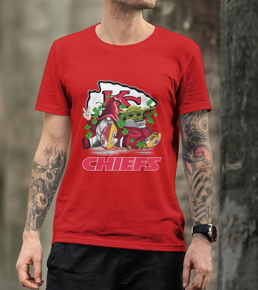 Kansas City Chiefs St. Patrick’s Day Baby Yoda And Gnome Football Shamrocks T-Shirt