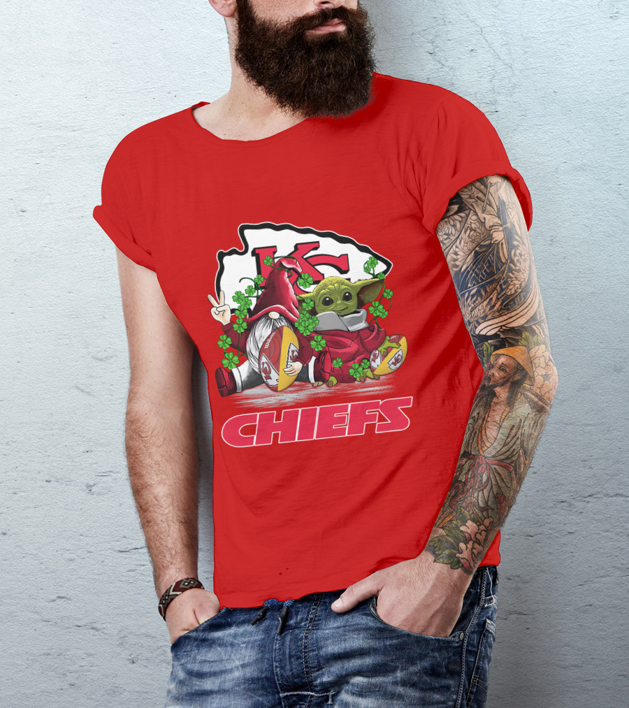 Kansas City Chiefs St. Patrick’s Day Baby Yoda And Gnome Football Shamrocks T-Shirt