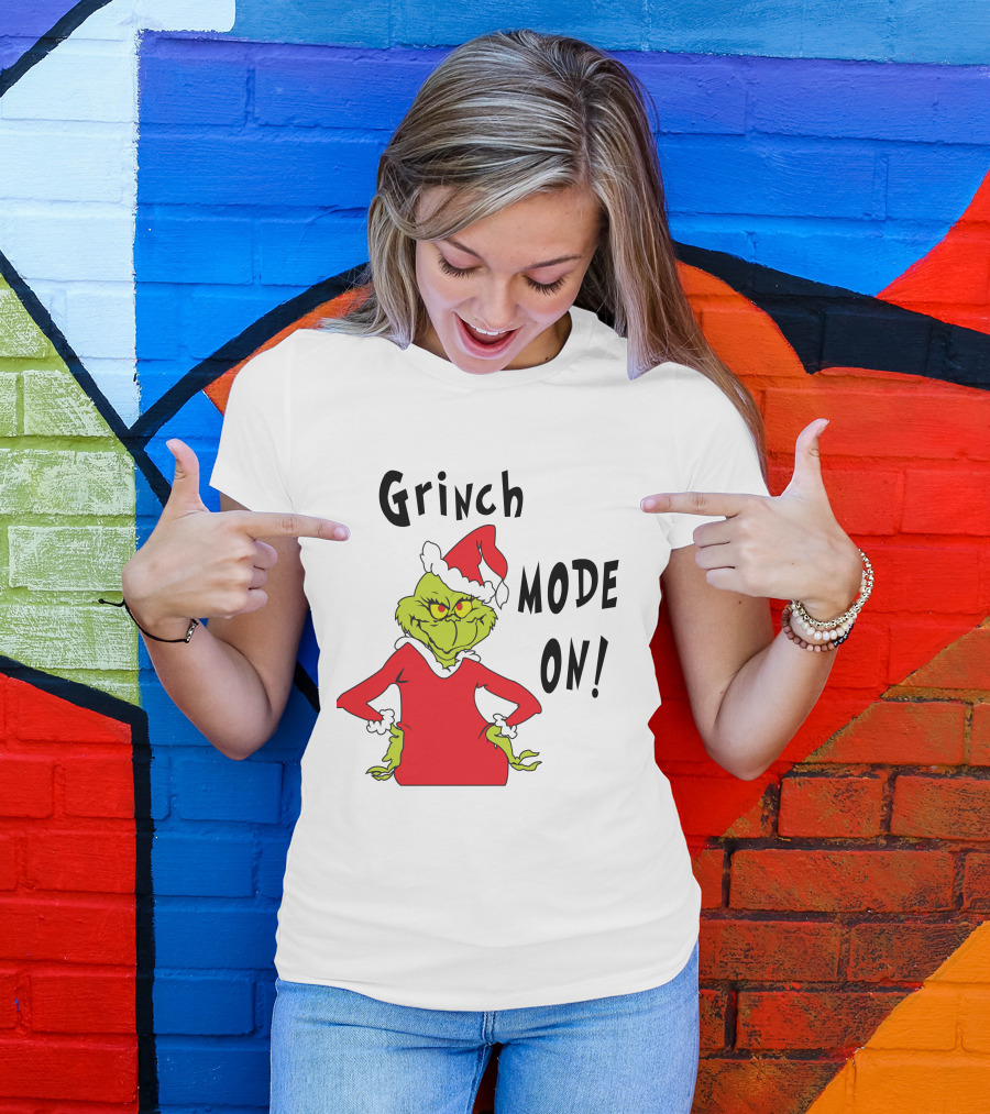 Grinch Mode On Santa Hat Red T-Shirt