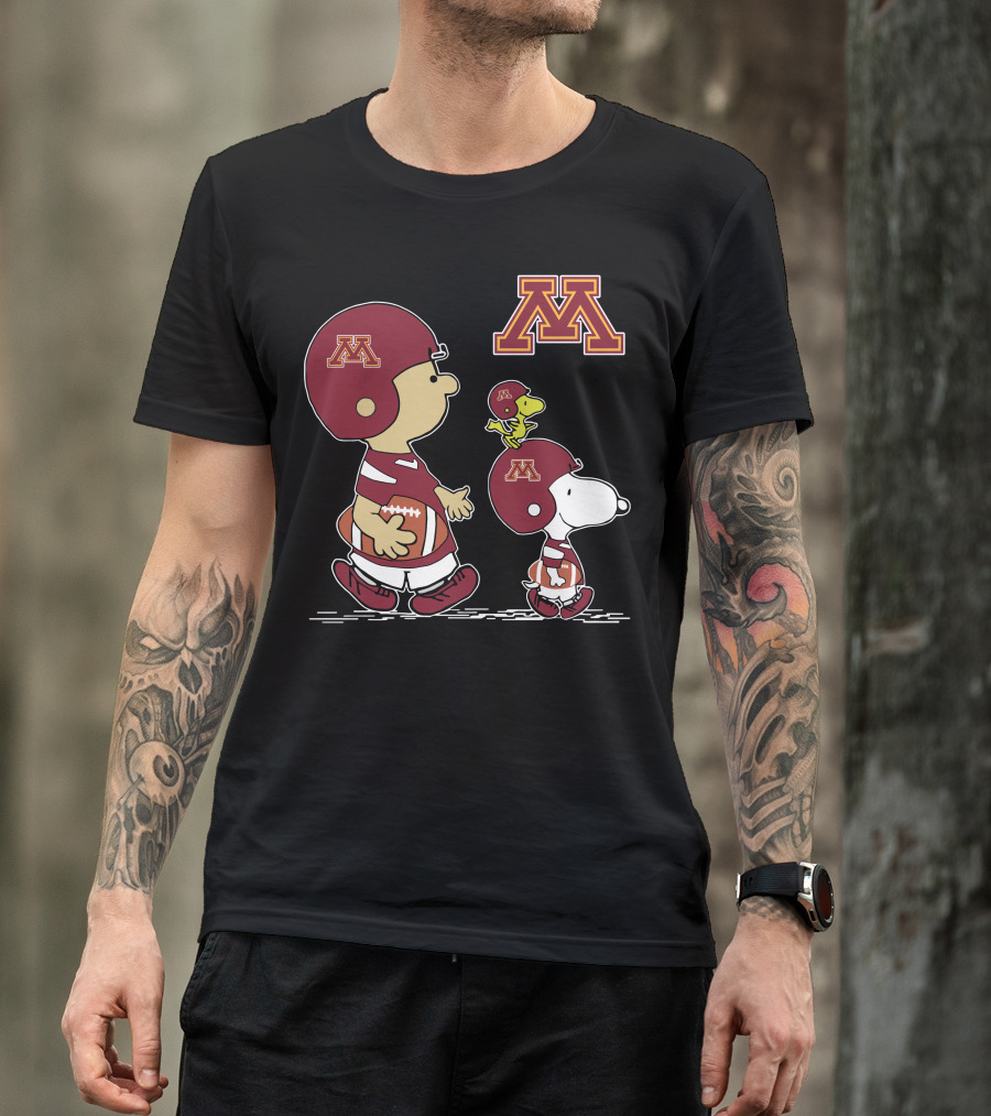 Minnesota Golden Gophers Charlie Brown Snoopy Football Player Helmets T-Shirt