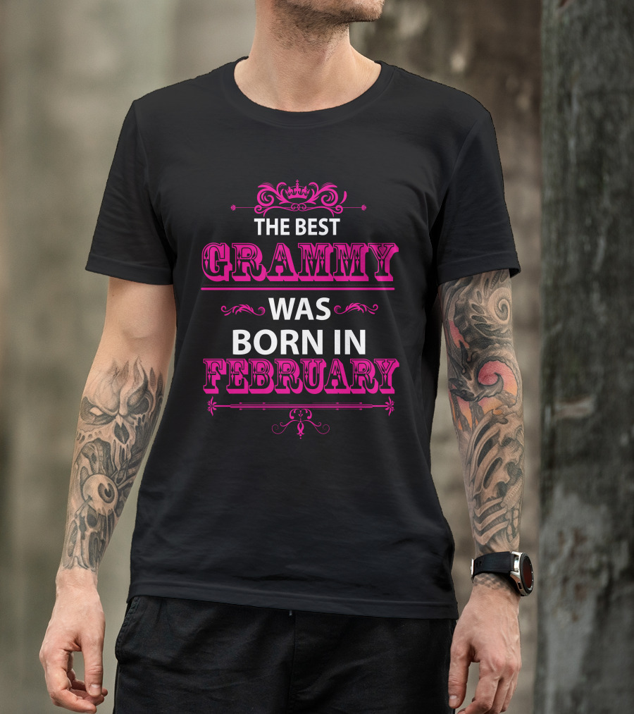 The Best Grammy Was Born In February Vintage Crown Floral T-Shirt